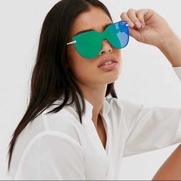 Quay Daydream Sunglasses - Picture 3 of 7